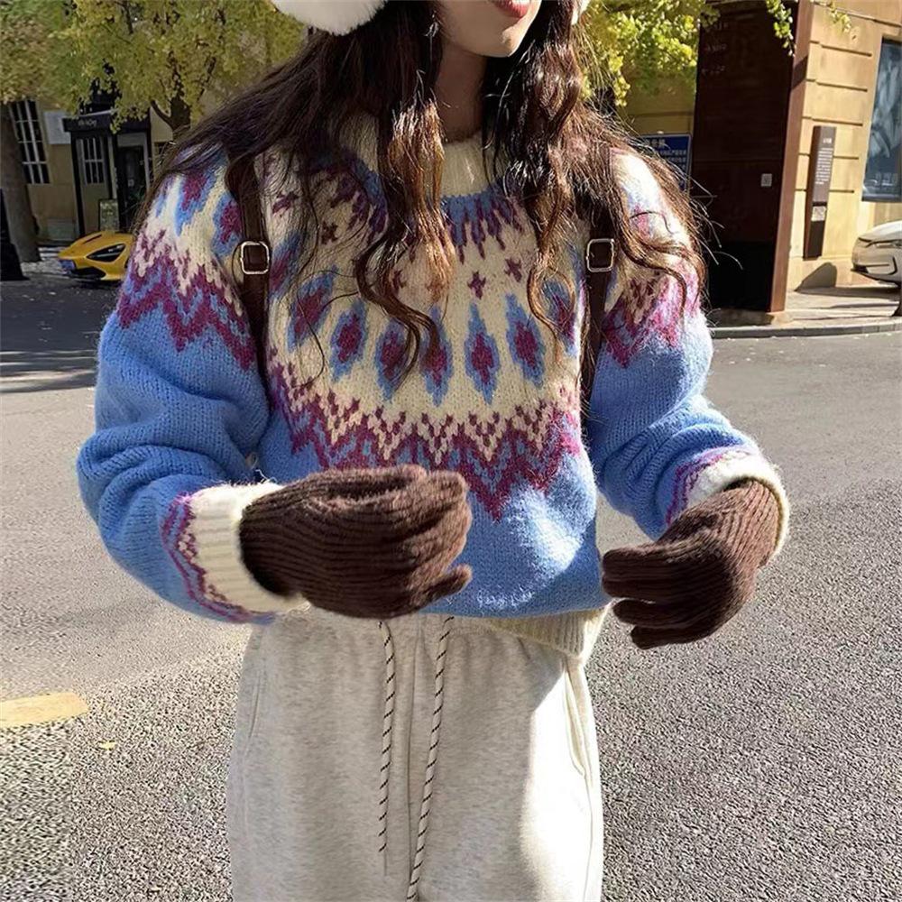 Women's Korean Retro Knit Sweater: Pink Diamond Patchwork Round Neck Jacquard Pullover for Autumn/Winter.