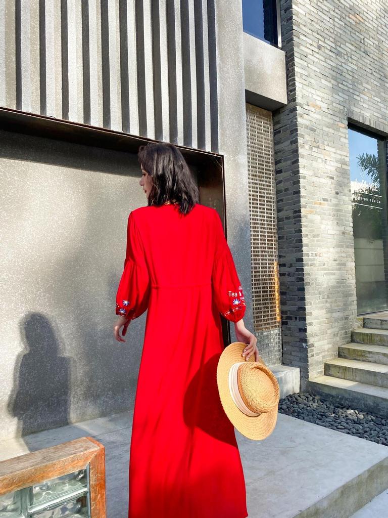 Ethnic Lijiang Dali Embroidered Long Vacation Dress for Women - Slimming Thailand Beach Style (F647)