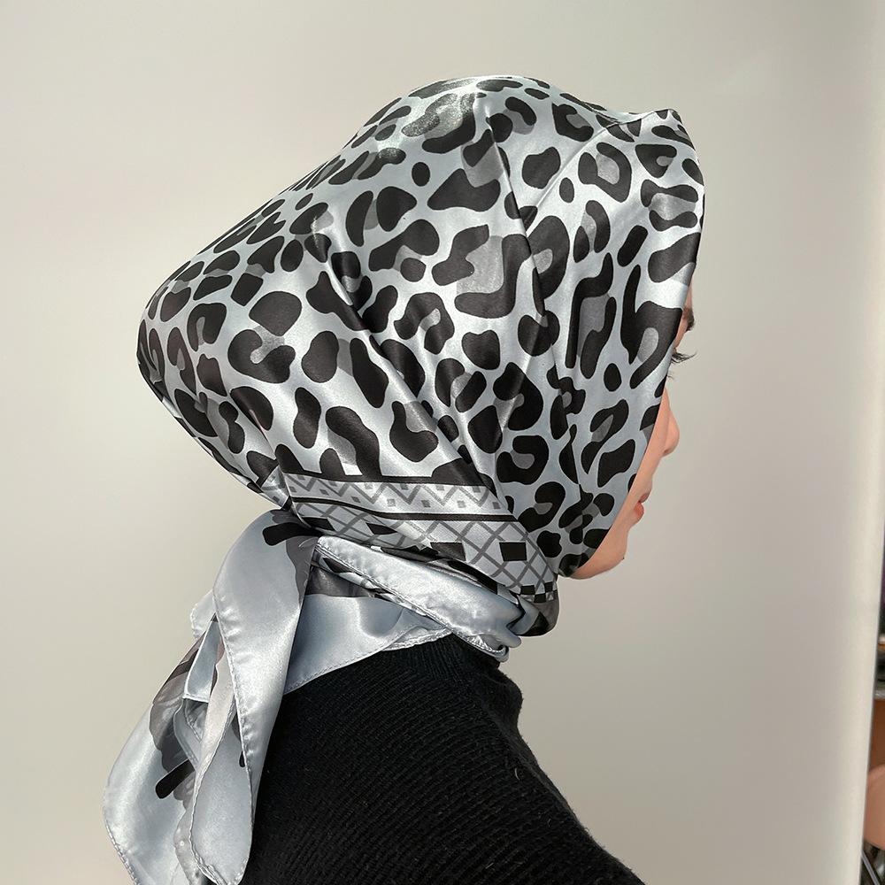 Høykvalitets luksuriøst silkeskjerf pannebånd Skjerf Halsskjerf For kvinner Kjede Silkeskjerf Dekorativt sjal for kvinner