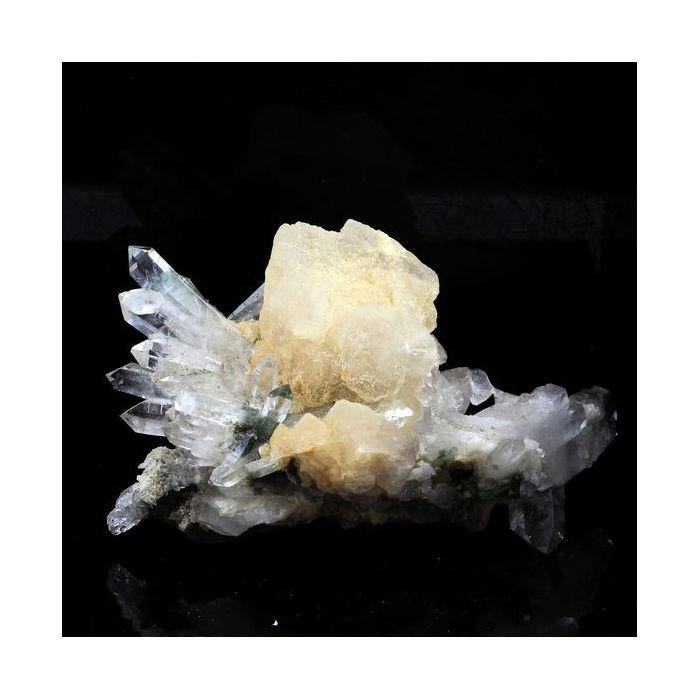 Pierres et Minéraux. Quartz + Calcite. 571.6 ct. Massif des Grandes Rousses, France.