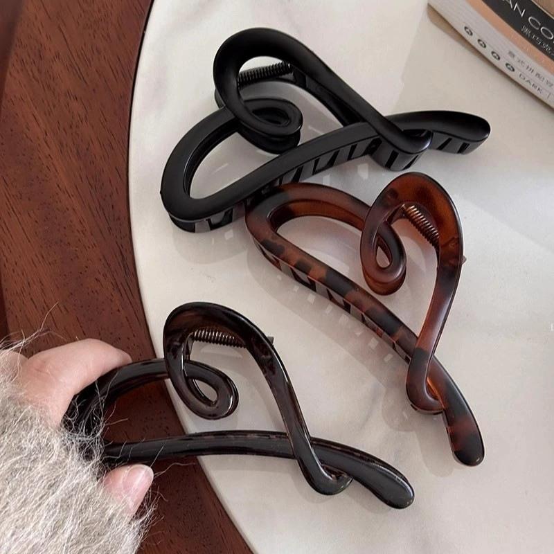 Irregular Hollow Out Hair Claws Clips Women Girls Large Heart Shape Crab Hair Clamps Barrettes Clips Hair Accessories