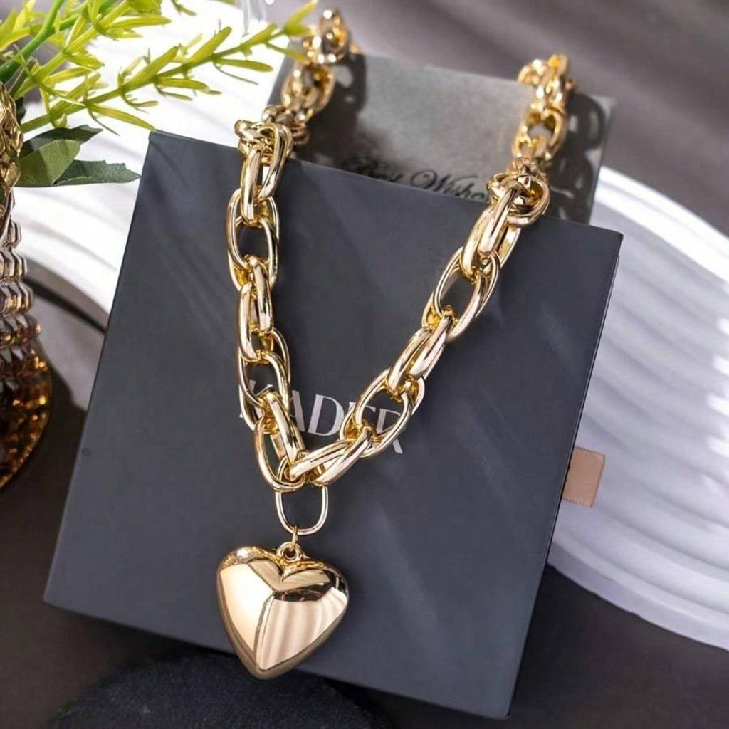 1 Fashionable, Lightweight and Luxurious Heart-shaped Pendant Necklace, Bohemian Style Hollowed Out Necklace, Daily Wear, Gift Giving