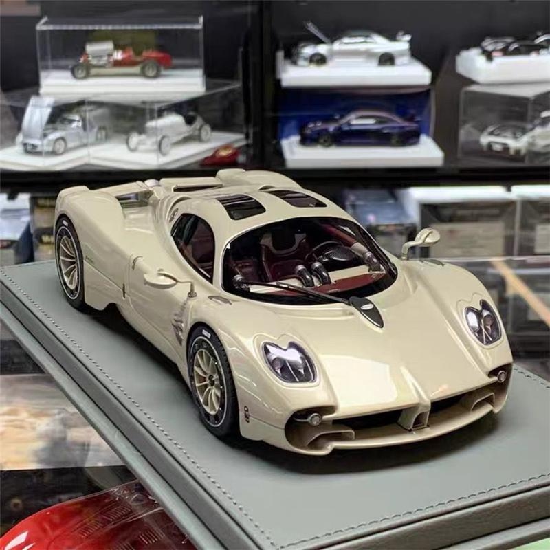 1/32 Pagani Utopia Alloy Sports Car Model Diecasts Metal Racing Car Vehicles Model Simulation Sound and Light Childrens Toy Gift