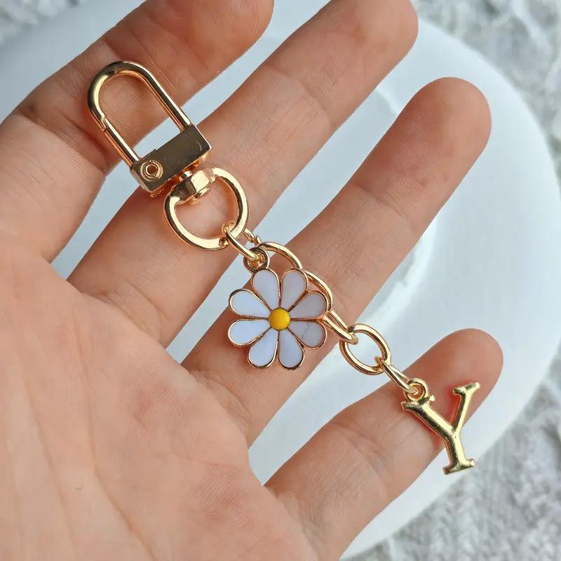 Metal Daisy Letter Keychain Fashion A-Z 26 Letters Keyring Charms Mobile Phone Key Holders Bag Pendant Accessories Couple Gift