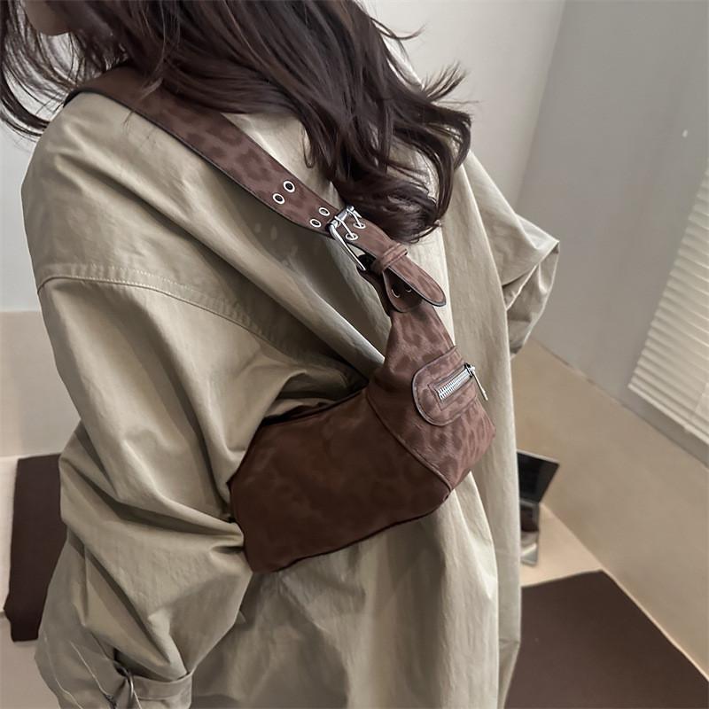 Street Style Bag For Women With Polyester Material And Large Capacity