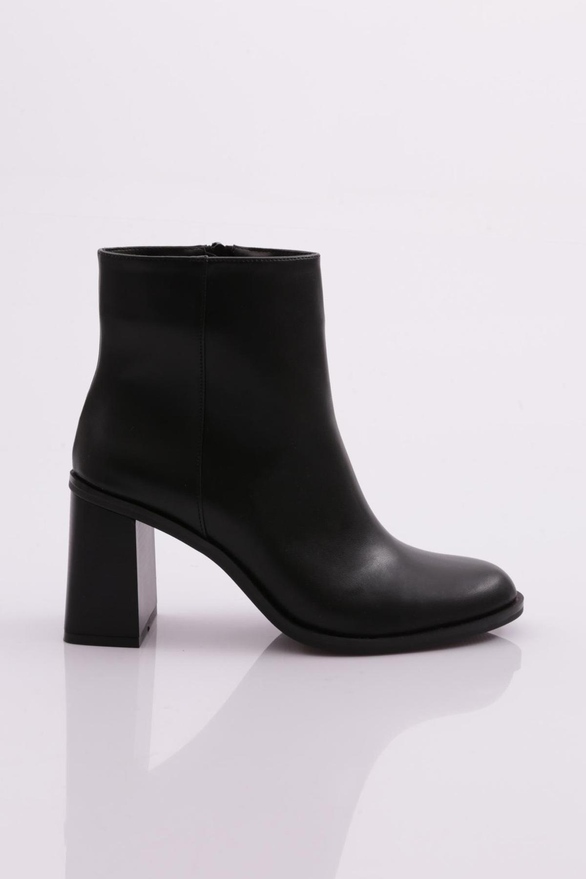 

Женские модные ботинки на каблуке