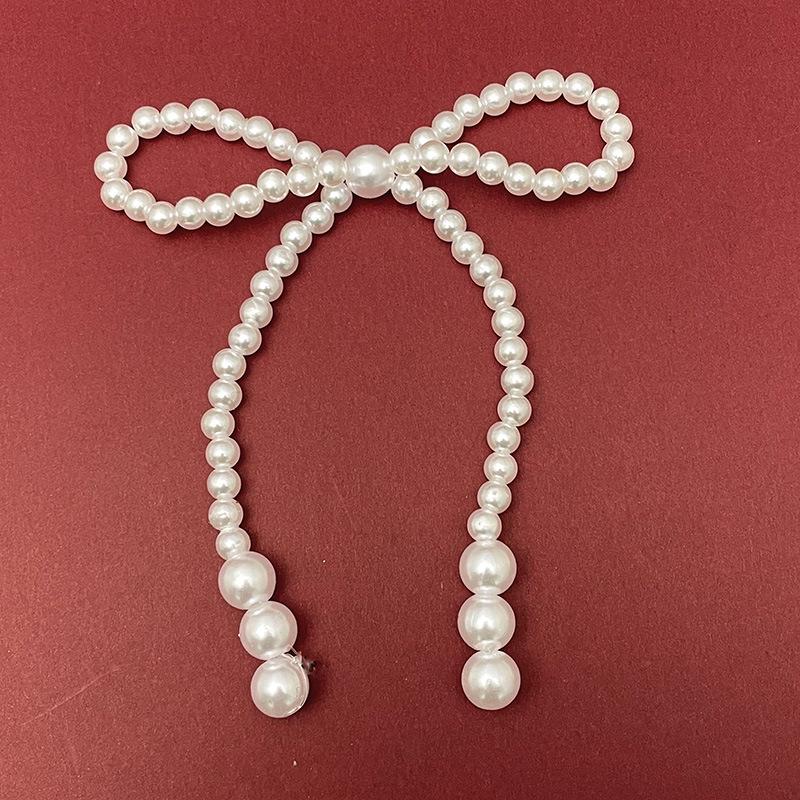 

Топпер в виде сердца-бабочки на День святого Валентина с украшениями из роз и жемчуга