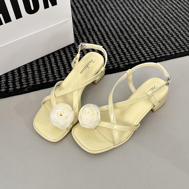 Camellia fairy wind cover toe thick heel temperament sandals summer 2025 new vacation versatile strap Roman shoes