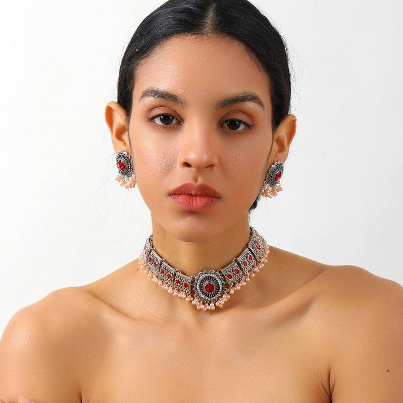 Retro Diamond-encrusted Pearl Tassel Earrings Necklace Set Retro Accessories