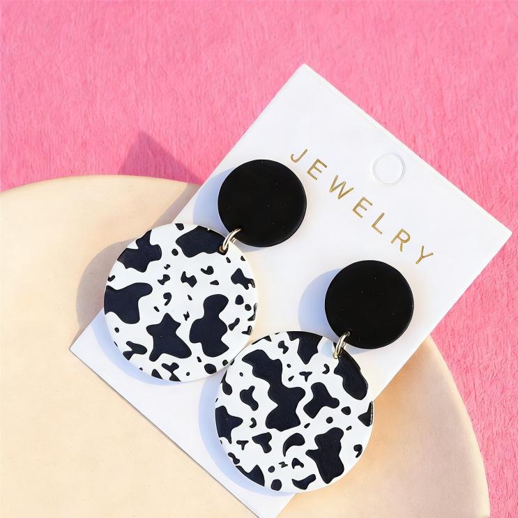 

Black and White Cow Print Clay Texture Round Acrylic Earrings цветной печати леопарда