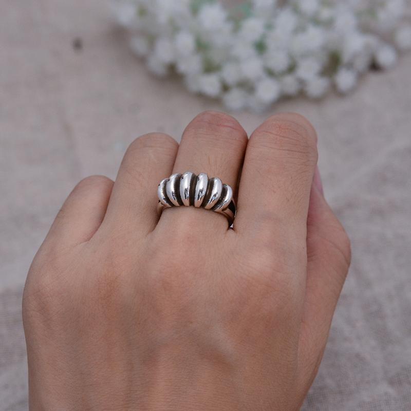 Hot Sell Fashion Water-wave Thai Silver Lady Finger Rings Promotion  Women New Year Gift
