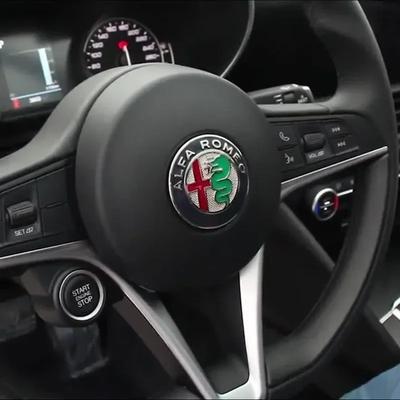 1 szt. 40mm Naklejka z Logo na Kierownicę Samochodową dla Mito Giulia Giulietta 147 156 166 159 Stelvio Sportiva 4C 8C GT