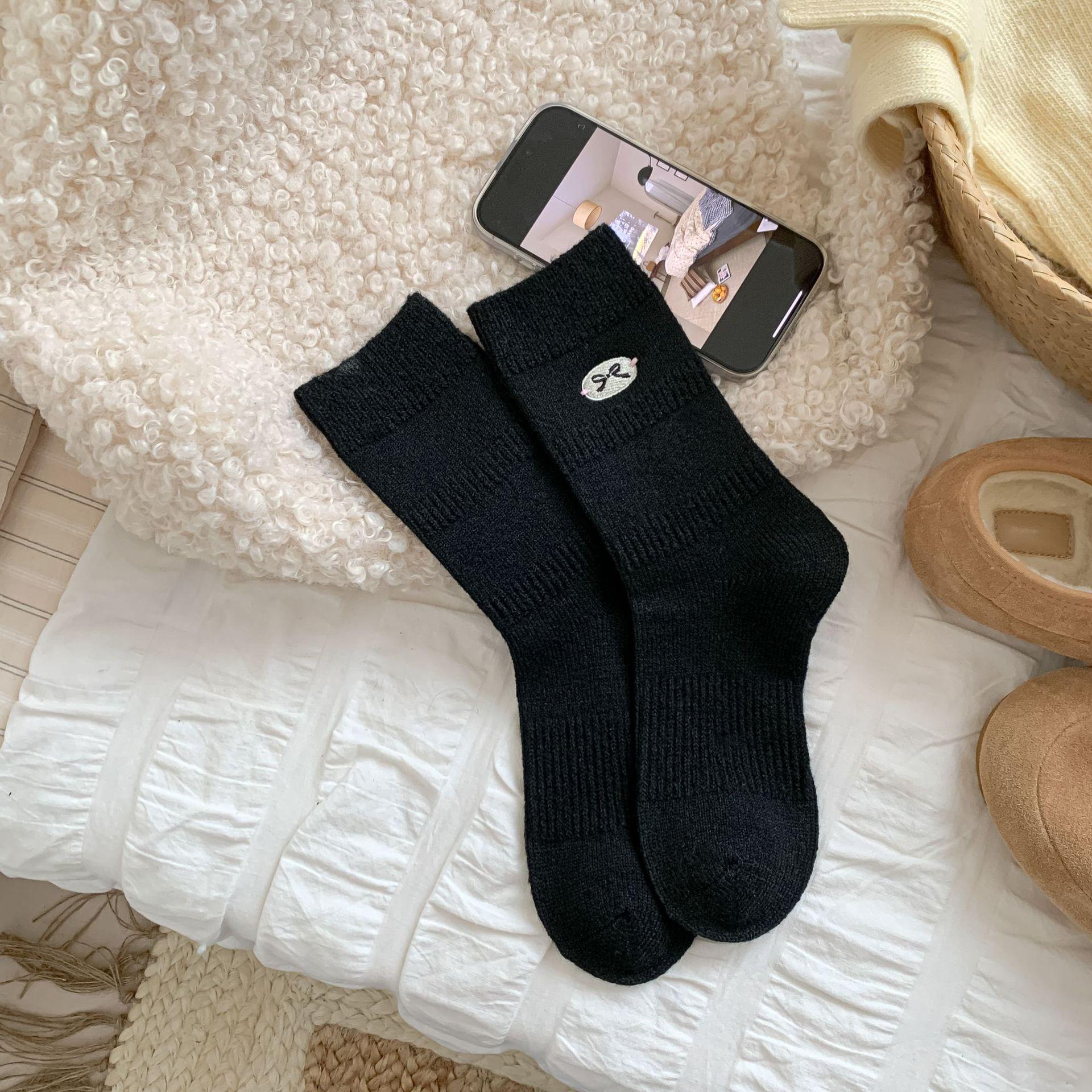 

Ladies Autumn Winter Thickened Warm Simple Solid Color Bow Embroidered Wool Pile Pile Socks 1 pair чорний