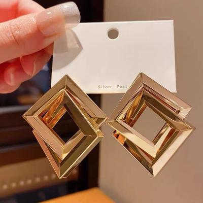 Exaggerated Fashion Gold Color Square Earrings for Women Metal Earing Jewelry Trending New European and American Earrings