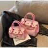 Hochwertige tragbare kleine quadratische Tasche in Kontrastfarbe aus Platin für den Sommer. Vielseitige Umhängetasche für Pendler
