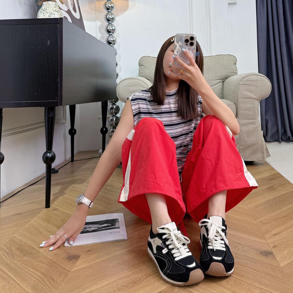 Korean Version 2025 New Retro Jogging German Training Shoes Female Panda Black Mesh Breathable Casual Ins Trendy Sports Shoes