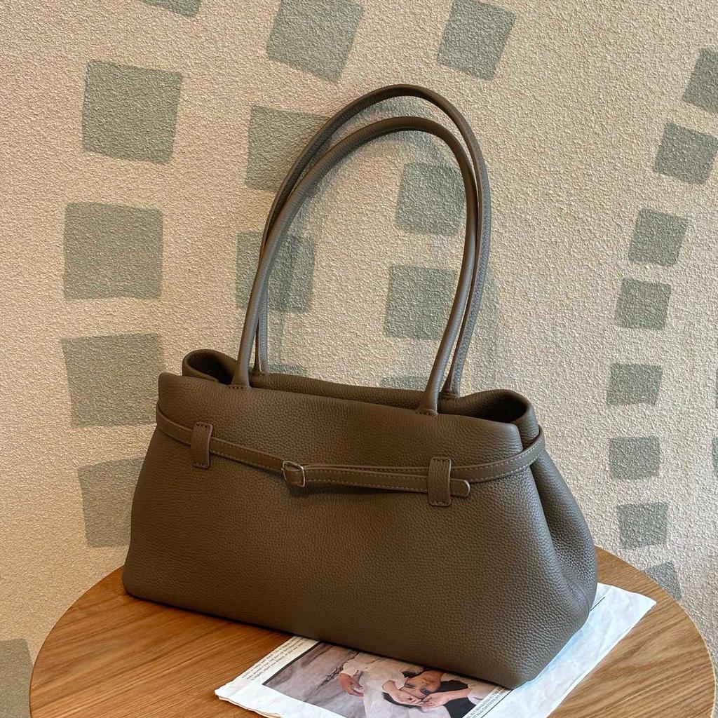 Belt small lock, first layer cowhide tote bag, genuine leather shoulder bag, fashionable large-capacity baguette bag, minimalist women's bag