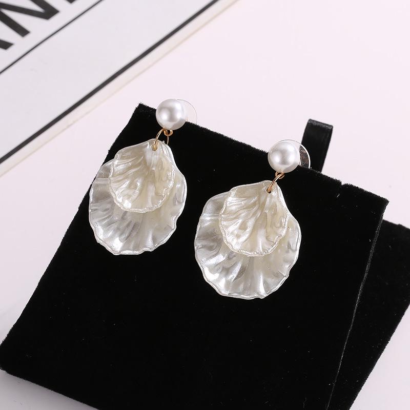 New Korean Style Temperament Pure White Pearl Shell Stud Earrings for Women Wedding Birthday Jewelry Sweet Gift Ladies Vintage