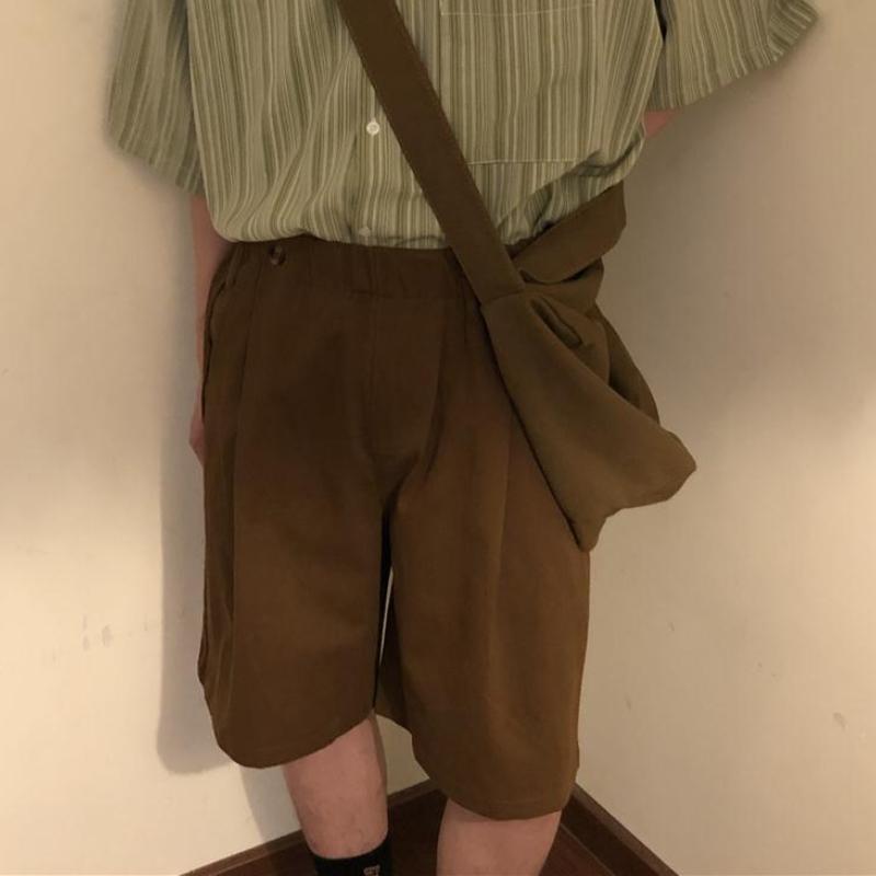 Braune weite Fünf-Punkt-Hose Amerikanischer Japanischer Retro Hong Kong Stil Gerade Utility-Shorts für Männer