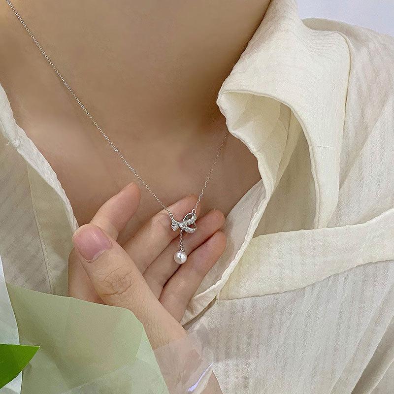 Collier de perles à nœud papillon, design de niche doux, chaîne de clavicule sensée, collier de super fée de tempérament