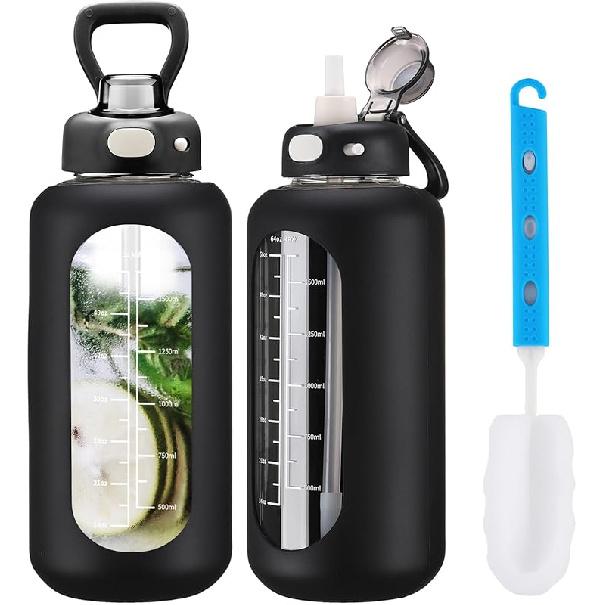 SIEROZUR 64 oz Glass Water Bottle with Straw Half Gallon Motivational Water Bottle with Silicone Sleeve and Time Marker Large Glass Water Jug for 64 Ounces чёрный