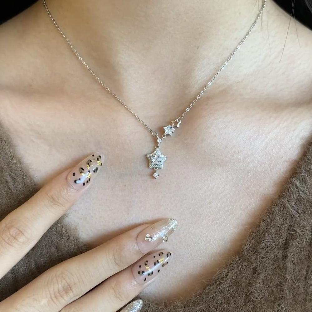 Flash Diamond Star Pendant Necklace Women's Light Luxury Titanium Steel Necklace Collarbone Chain Jewelry