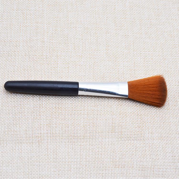 Compact Blush & Highlight Brush - Ideal for Blending, Brightening, and Dust Removal