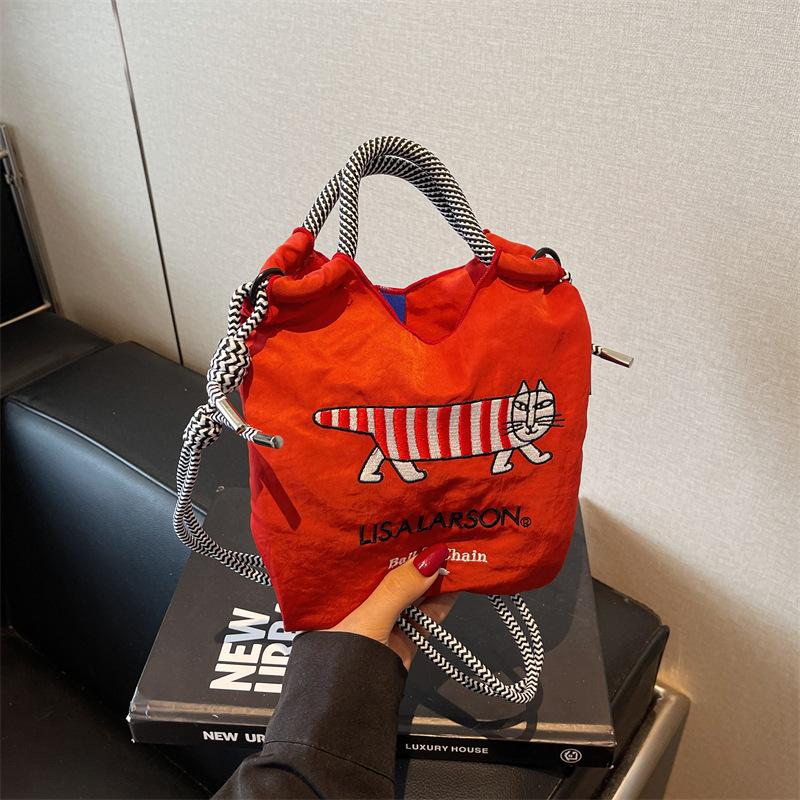 

Canvas bag women s summer versatile casual shoulder messenger bag is now popular portable bucket bag красный