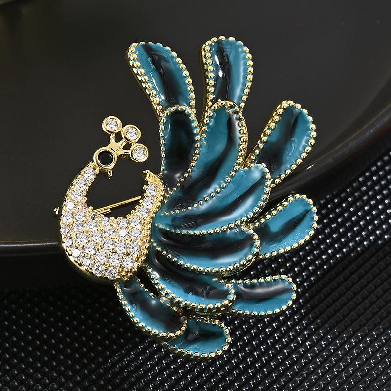 Boutique blue painted peacock brooch, exquisite versatile rhinestone suit pin, female Korean version of cute enamel accessories