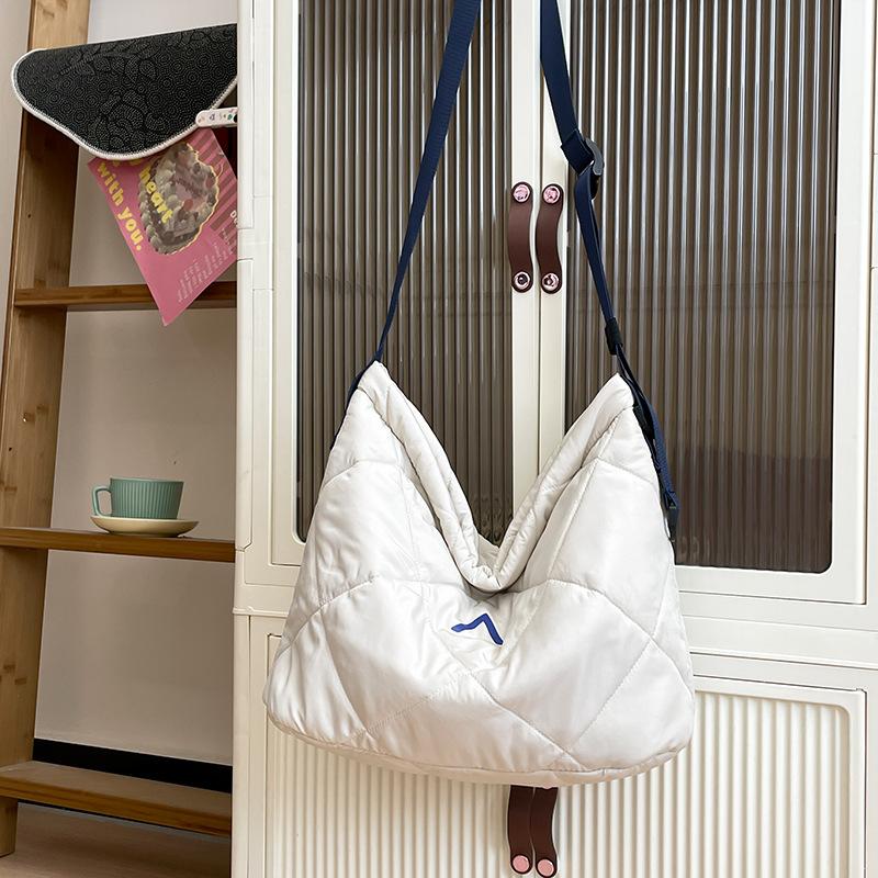 New Quilted Cotton Outdoor Cycling Shoulder Bag for Women Camping and Shopping Age Reduction Large Capacity Bag Shoulder Bag Crossbody Bag