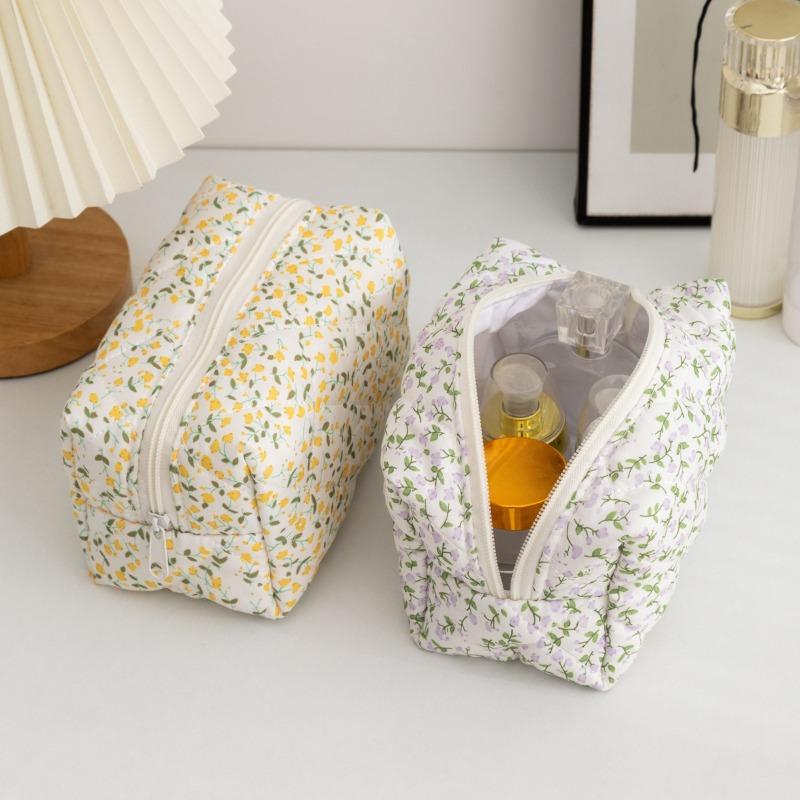 Quilted Large Capacity Floral Makeup Bag for Women Girl Lady Travel Cosmetic Organizer Case Toiletry Storage Pouch for Women
