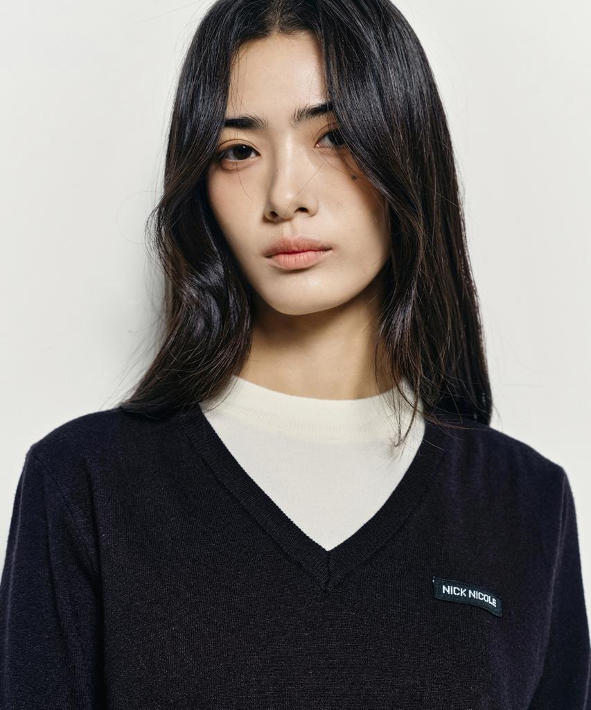 Nigaennikol Layered Round V Neck Knit_Black