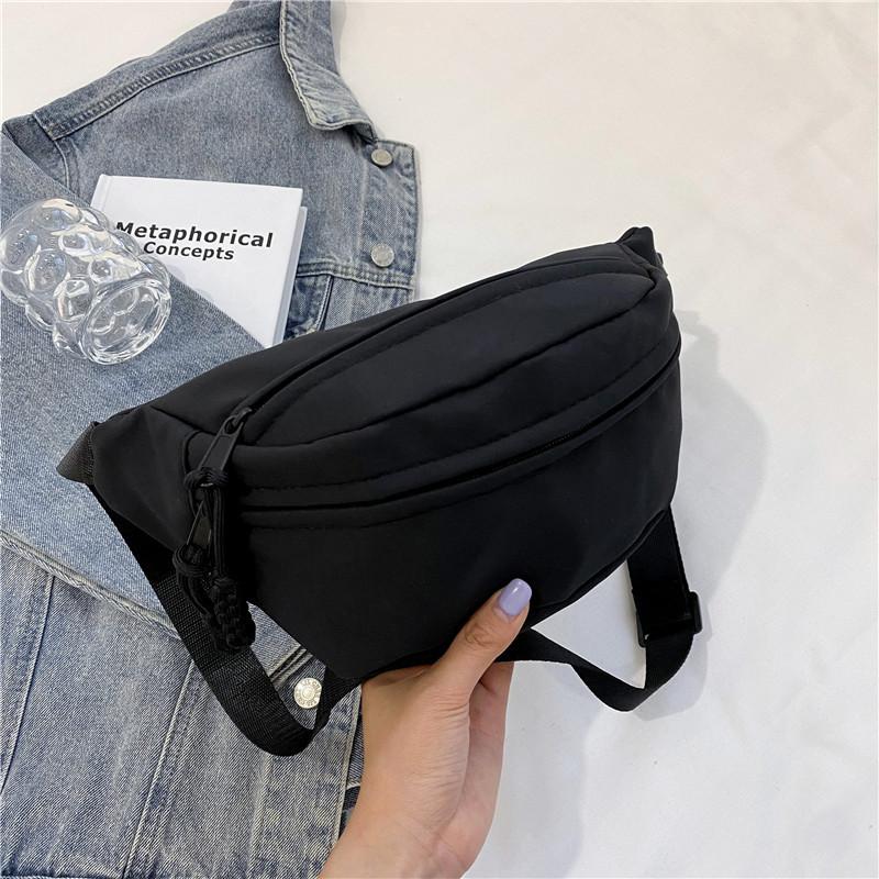 Women's bags are popular today, bags, breast bags, new single-piece messenger bags, trendy fashion fanny packs.