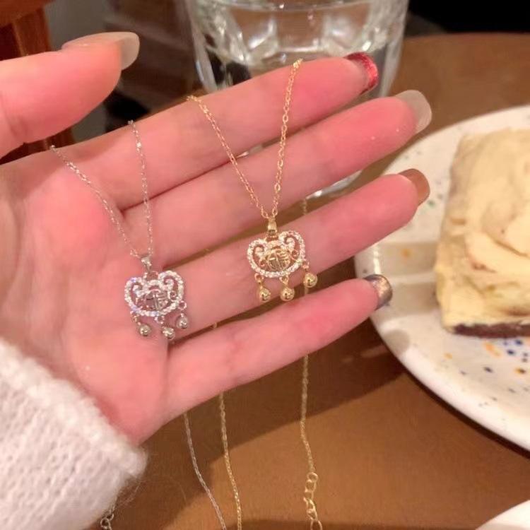 Niche Design High-end New Chinese Style Light Luxury Hollow Auspicious Cloud Ruyi Lock Clavicle Chain