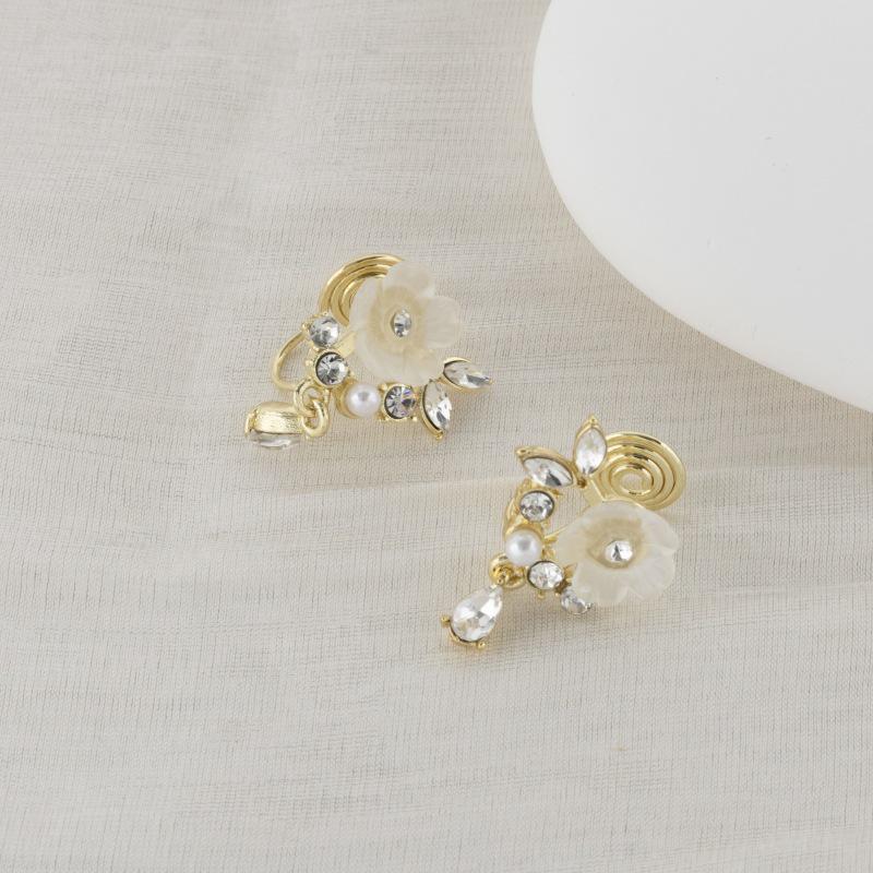 Orecchini Dolci da Fatina Stile Coreano Senza Foro: Design Versatile, Chic e di Alta Gamma per Zampironi.