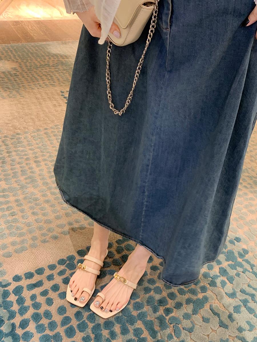 

Grape mother studiolee square head gold buckle double word with crocodile pattern jacket toe flat bottom cool slippers female summer 40