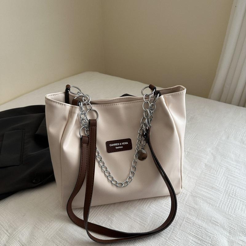 

New large-capacity tote bag crossbody popular bag fashionable trendy women s shoulder bag handbag chain versatile bag
