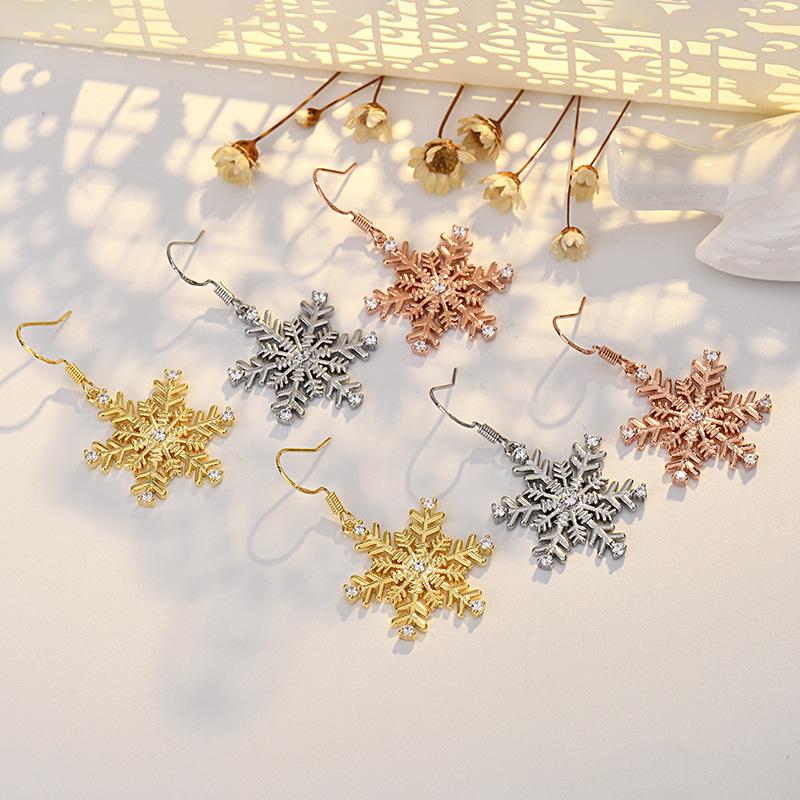Hot Sale of Micro-inlaid Snowflake Gold Earrings for Women High-end Christmas Ear Hook Ear Clips