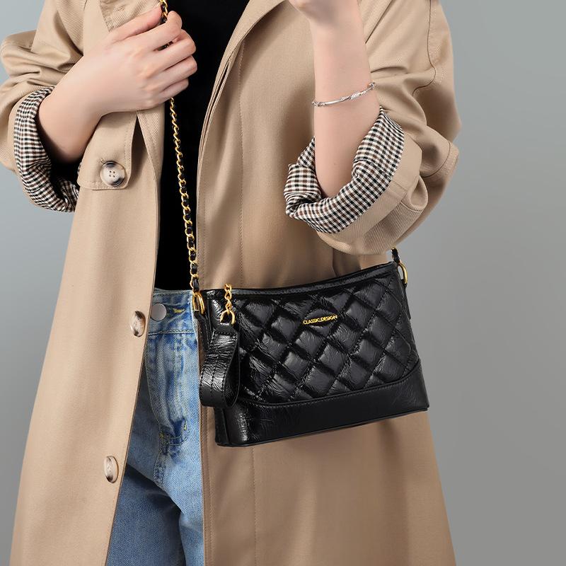 Bag Women's New Women's Bag Autumn and Winter Fashion Shoulder Messenger Bag Commuter Chain Diamond Bag
