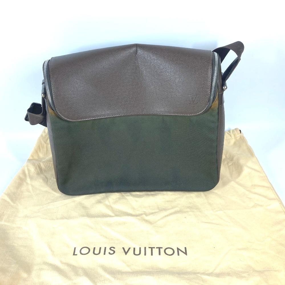 Louis Vuitton M30868 Taiga  Crossbody Bag Messenger Bag Shoulder Bag