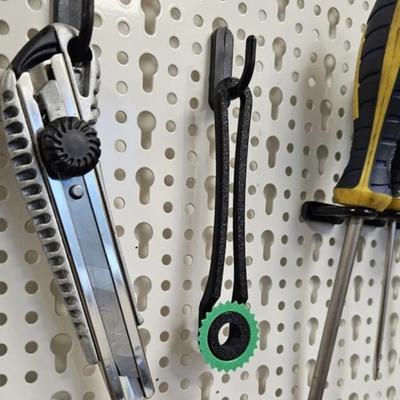Upevňovací a lepící materiál – Děrovačky