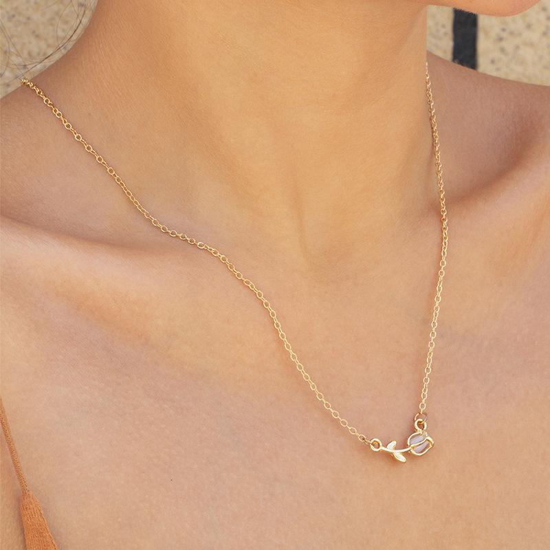 Diamond Clavicle Chain Jewelry Simple Versatile Alloy Flower Necklace Women's Pendant Sweater Chain