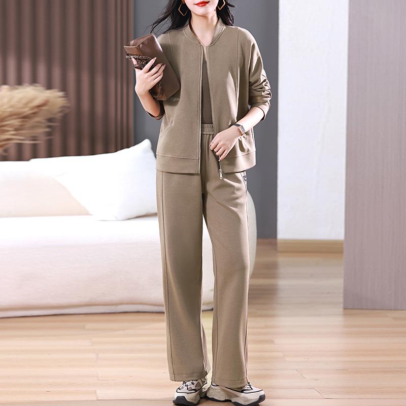 Îmbrăcăminte sport casual pentru femei, Primăvara 2025: Set din două piese de ultimă generație, cu efect de întinerire și slăbire