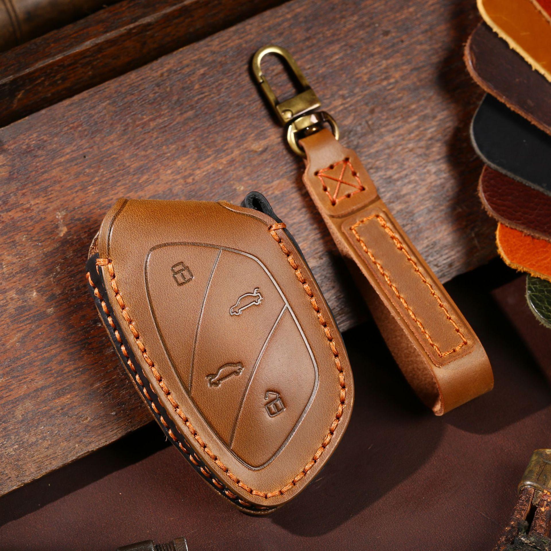 

Suitable for SAIC Roewe MARVEL X car key cover, modified protective case, decorative leather key bag chain коричневый