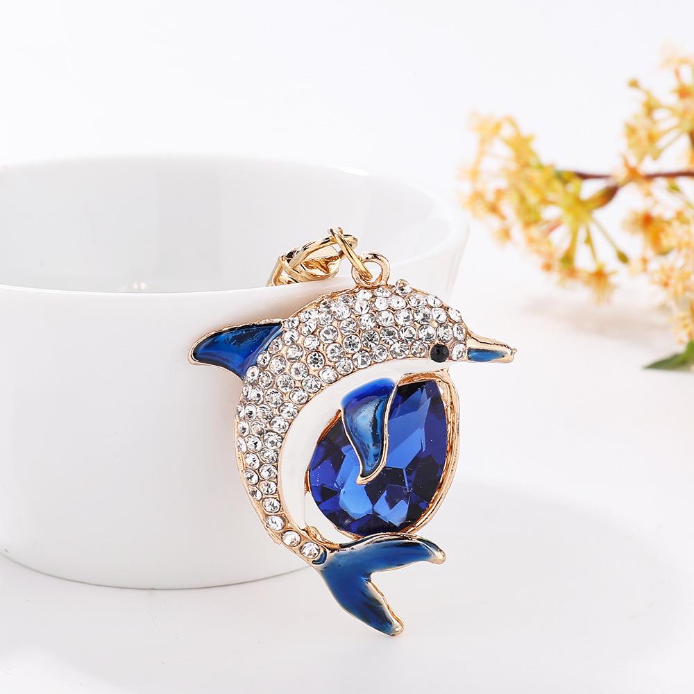 Elegantní klíčenka s delfínem z kamínků - Perfektní dárek jako doplněk na tašku a do auta