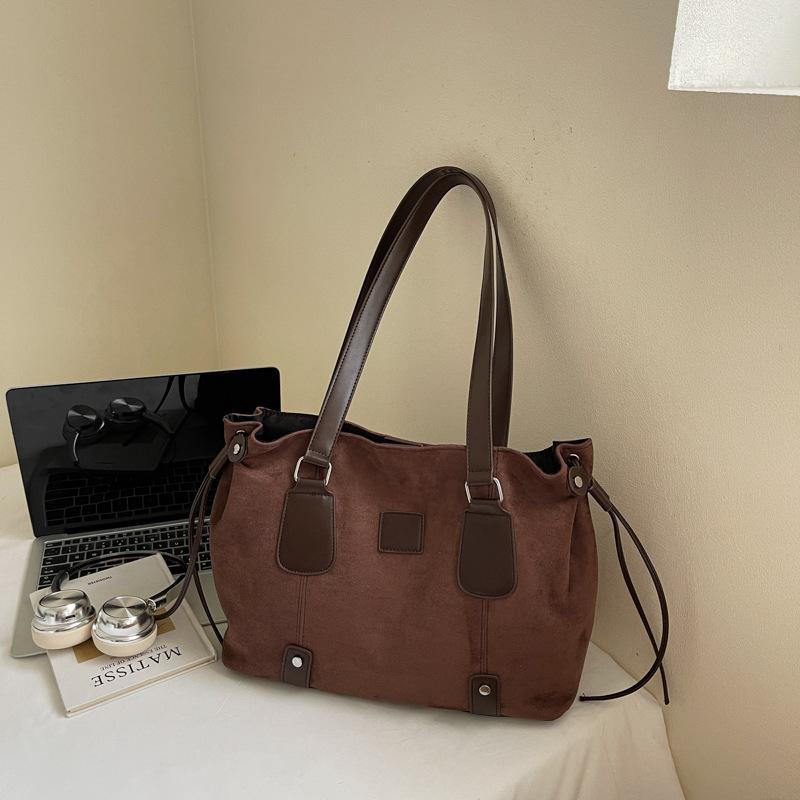 A High-capacity Hand-held Tote Bag with A High Aesthetic Level A French Niche Commuter Underarm Single-shoulder Bag
