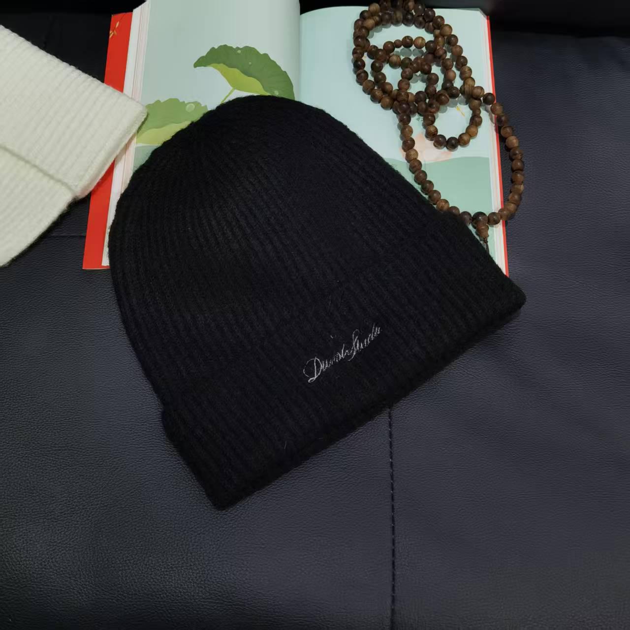 

Zhou Yutong Unisex Wool Beanie: Stylish, Warm, Face-Flattering Autumn/Winter Hat чорний