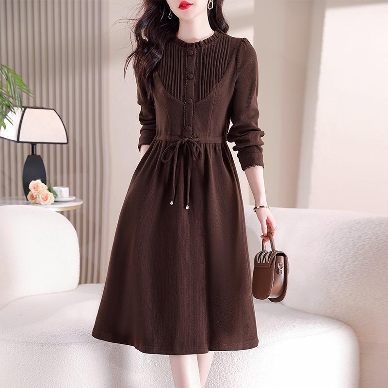 

Elegant Mid-Length Coffee-Colored Velvet Dress with Pockets – Stylish and Simple M