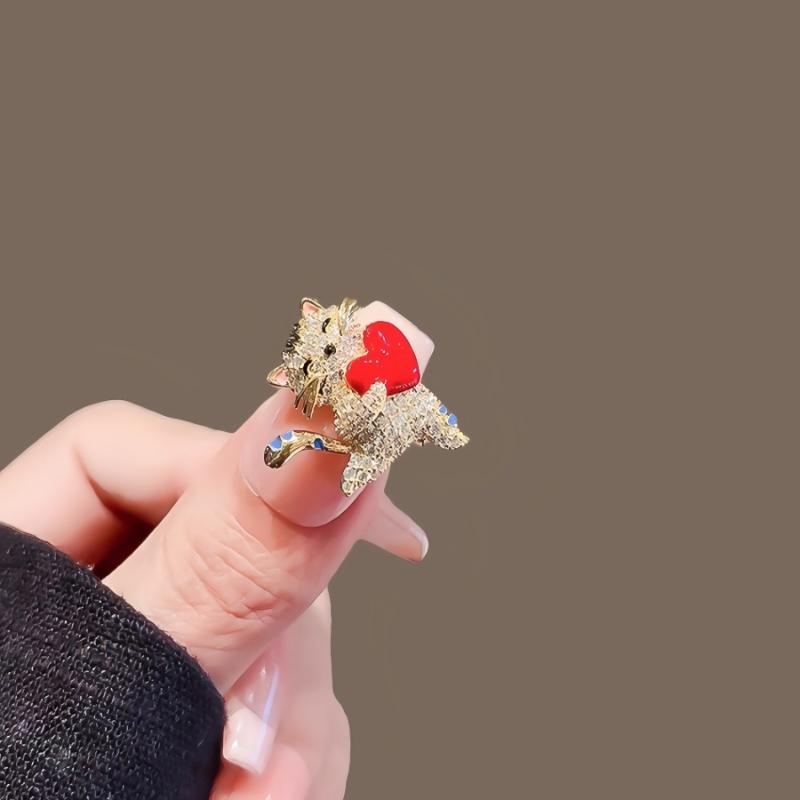 Fashion Cute Hug Love Heart Cat Brooches For Women Clothing Coat Jewelry Accessories Gifts