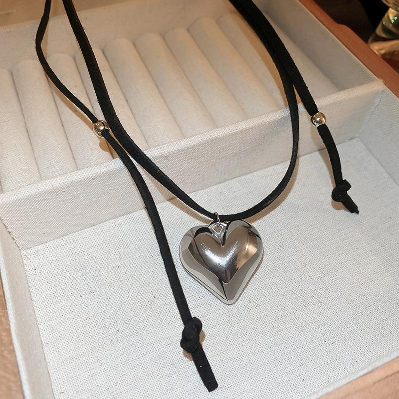 Korean retro acrylic irregular love adjustable necklace long versatile sweater chain necklace women